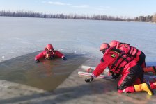 Výcvik záchrany na ledu